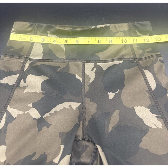 ATHLETA WOMEN’S GREEN CAMOUFLAGE 7/8 LEGGING SIZE XS W/Pocket Stretch Gym - Picture 9 of 11